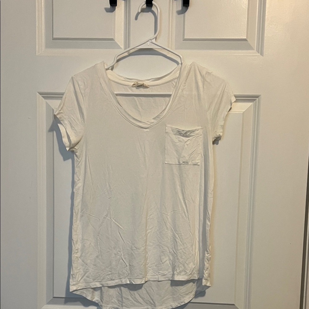 B My Story Classic White V-Neck Tee So soft